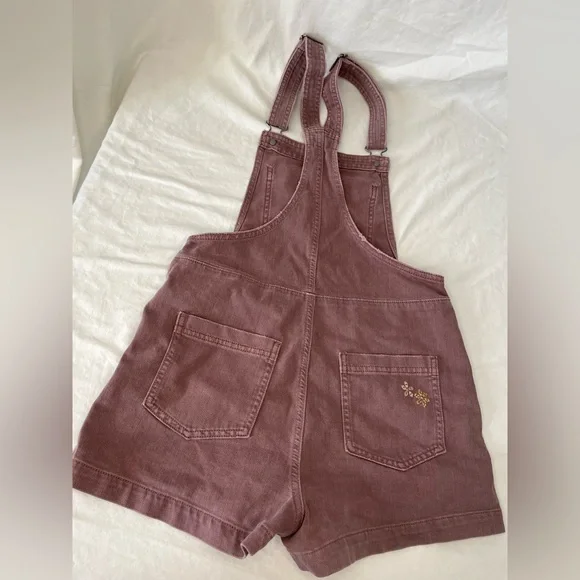dusty mauve washed shortalls with embroidered flower on back pocket woman’s XS - Picture 5 of 9